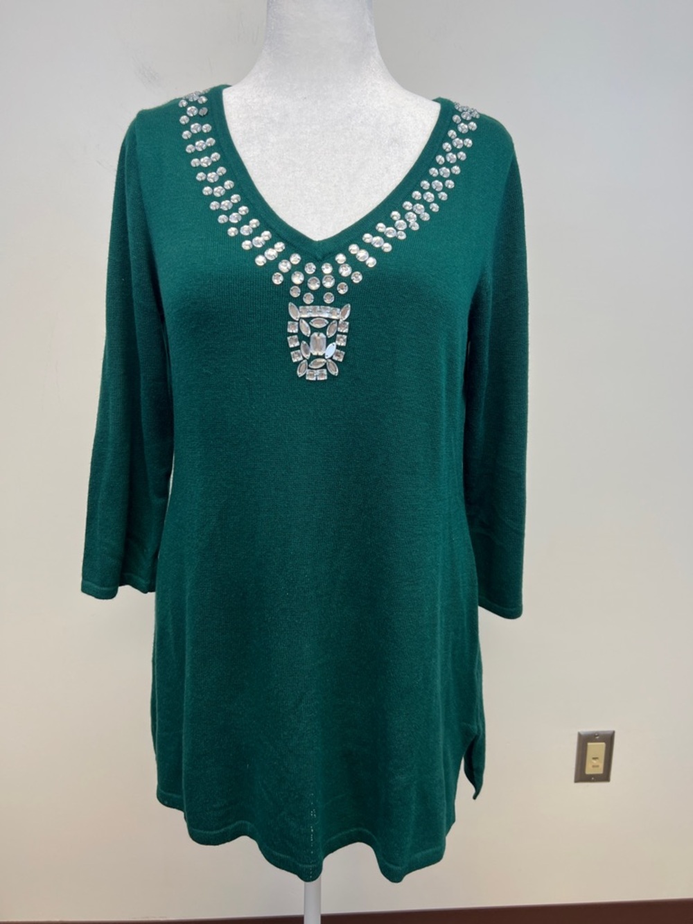 IMAN Emerald Green Knit Long V Neck Sweater with Jeweled Embellishments Size M
